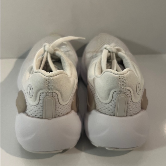 Women's Beyondfeel Running Shoe - Picture 11 of 17